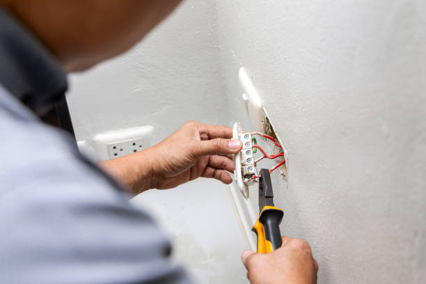 Best Electrician Near Me  in Hlsboro, IL
